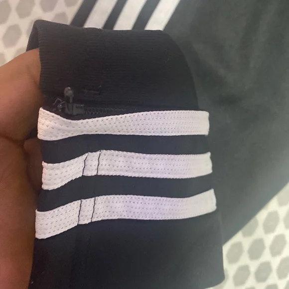 too small - Picture 3 of 3